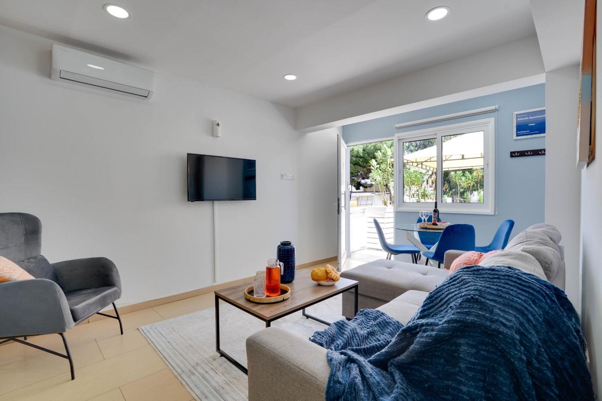 Atlantis Apartments 50M From Makenzy Seafront Larnaca Exteriör bild