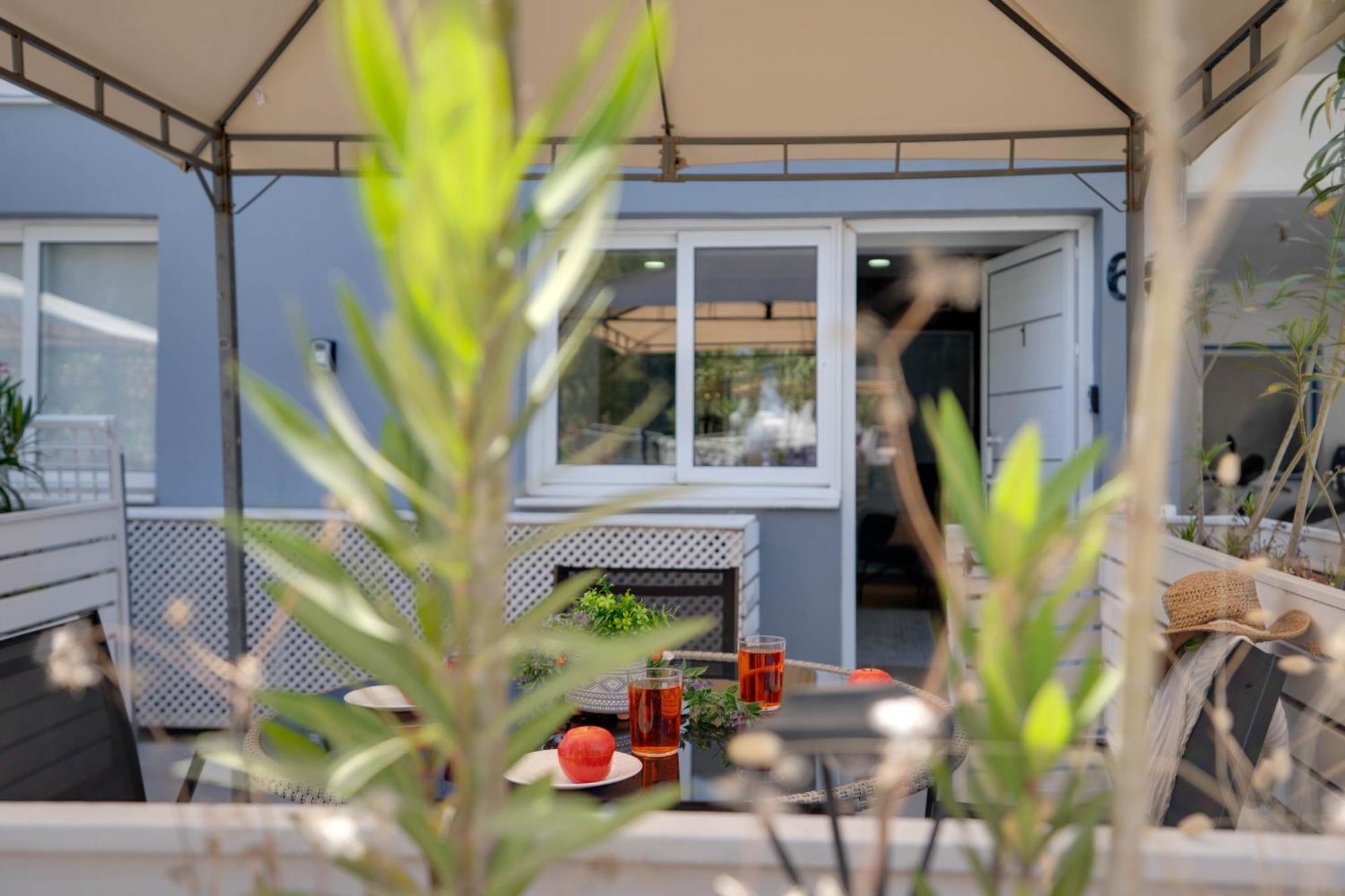 Atlantis Apartments 50M From Makenzy Seafront Larnaca Exteriör bild