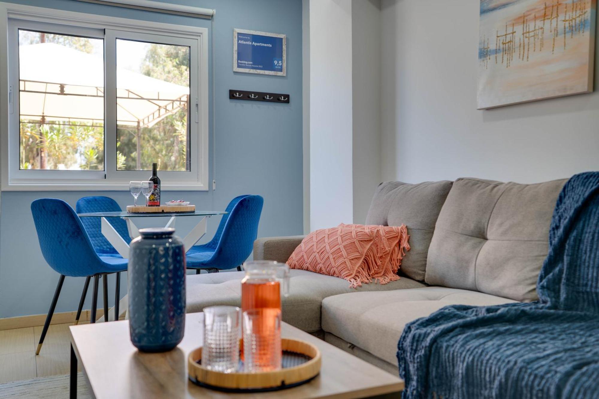 Atlantis Apartments 50M From Makenzy Seafront Larnaca Exteriör bild