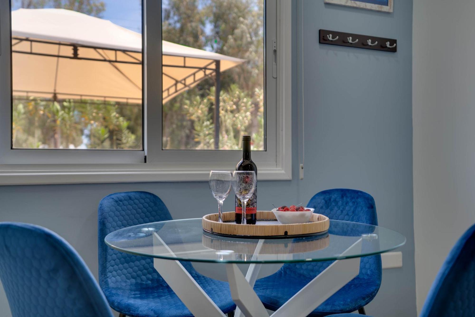 Atlantis Apartments 50M From Makenzy Seafront Larnaca Exteriör bild