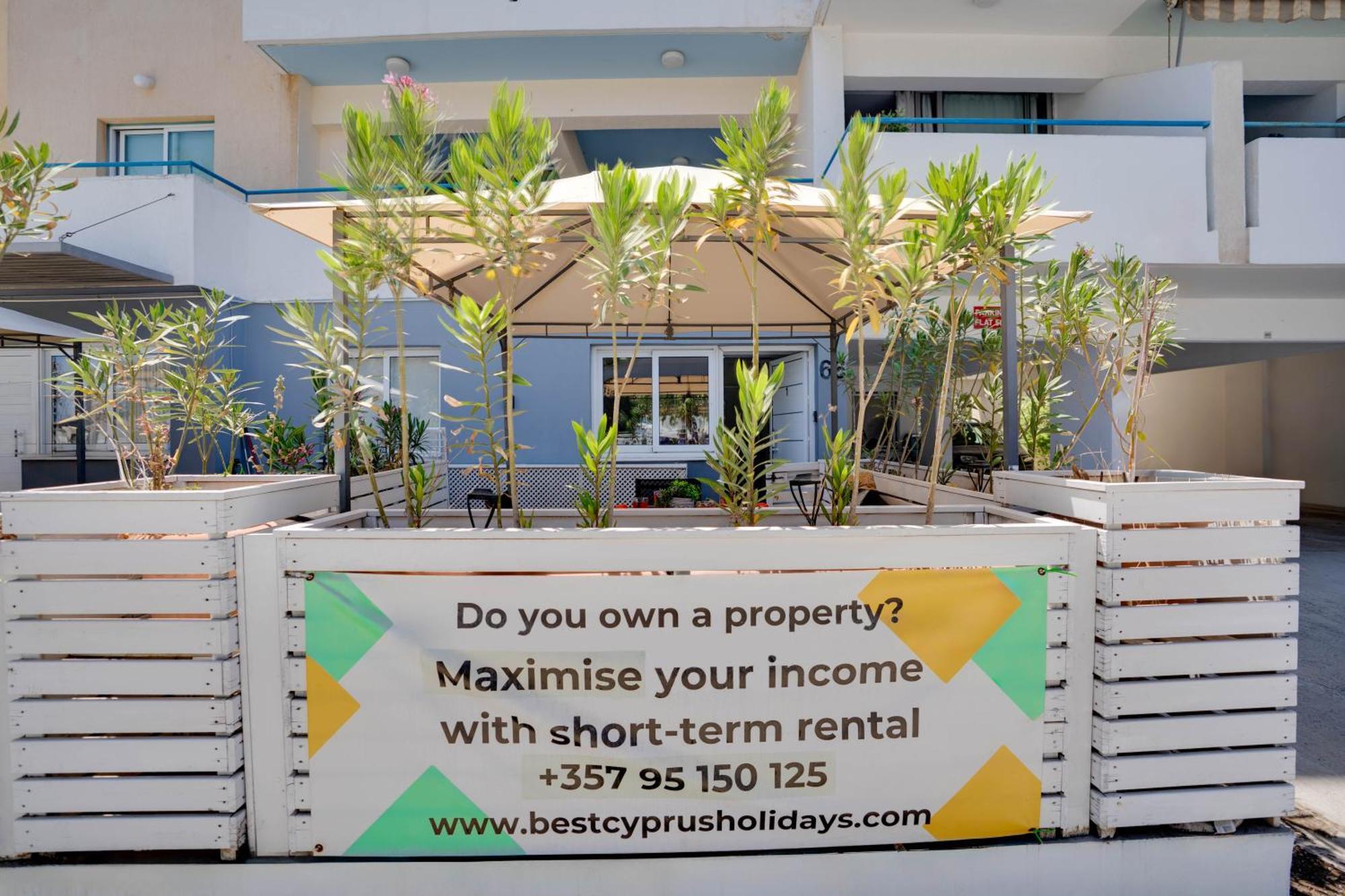 Atlantis Apartments 50M From Makenzy Seafront Larnaca Exteriör bild