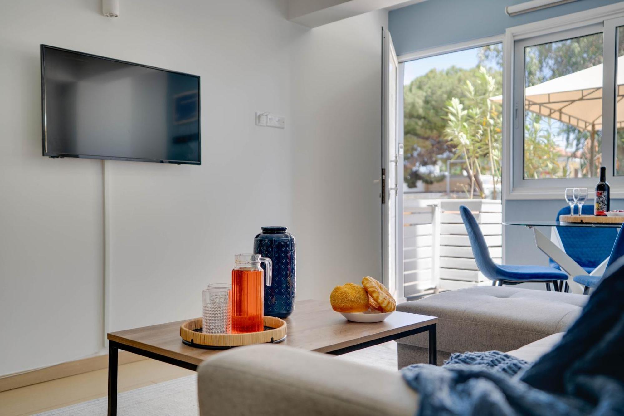 Atlantis Apartments 50M From Makenzy Seafront Larnaca Exteriör bild