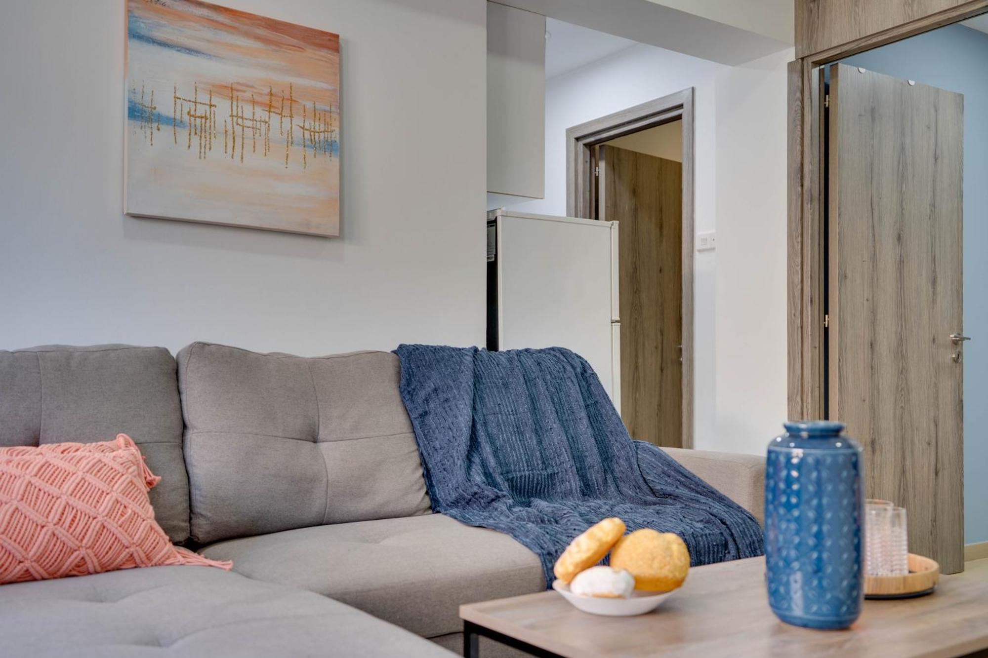 Atlantis Apartments 50M From Makenzy Seafront Larnaca Exteriör bild