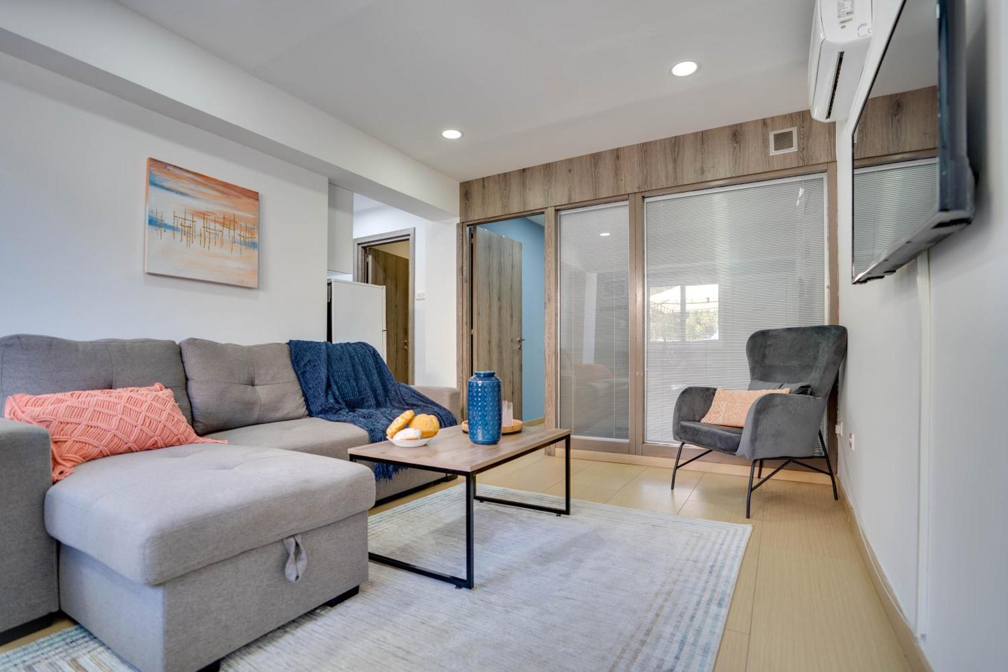 Atlantis Apartments 50M From Makenzy Seafront Larnaca Exteriör bild